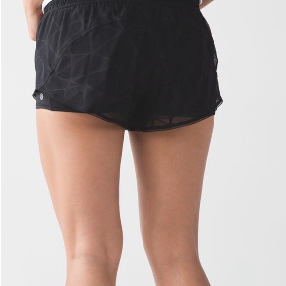 Lululemon City Sky Run By Short Black size 8 - Picture 3 of 11